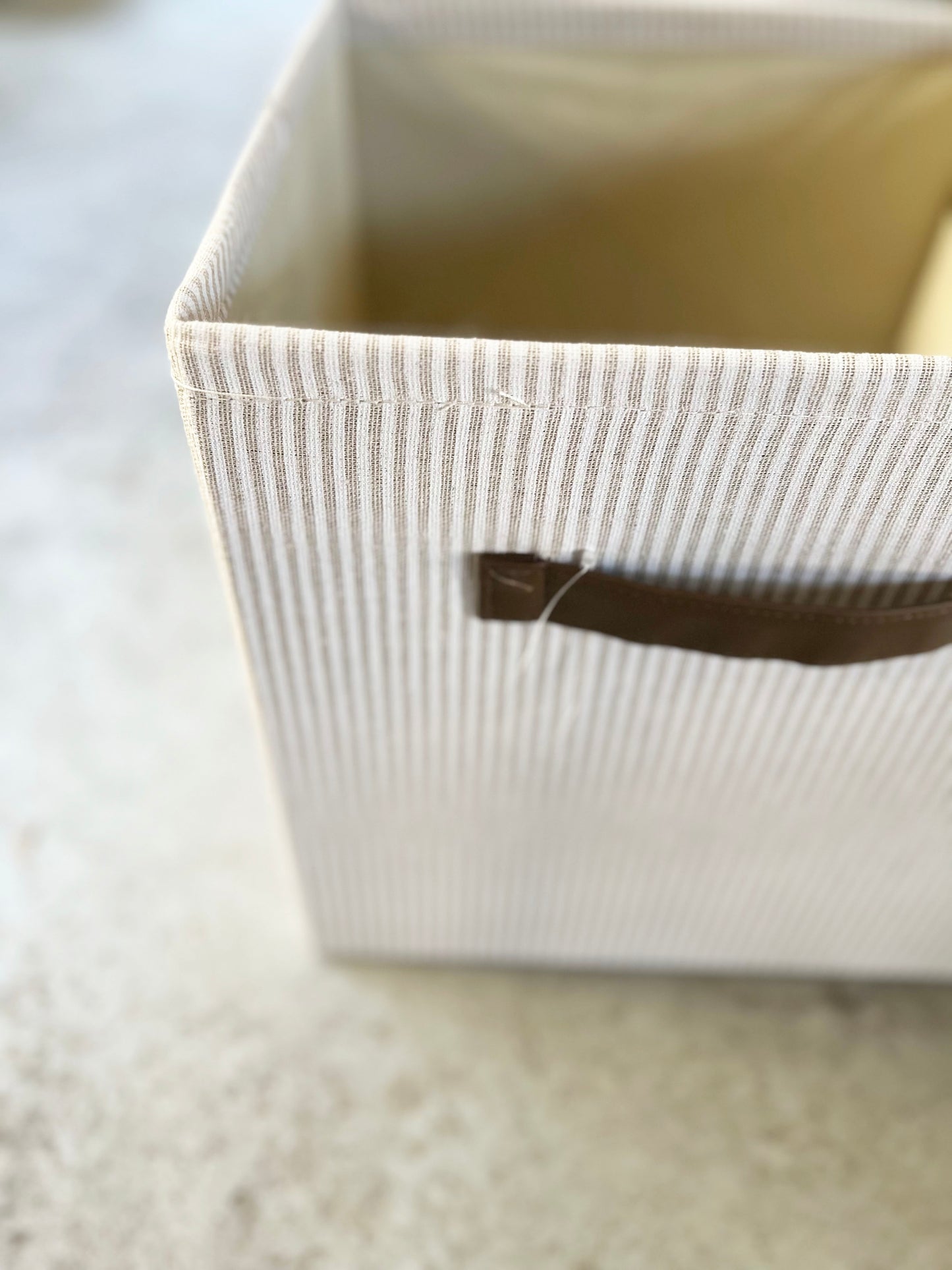 CAJA DE GÉNERO BEIGE