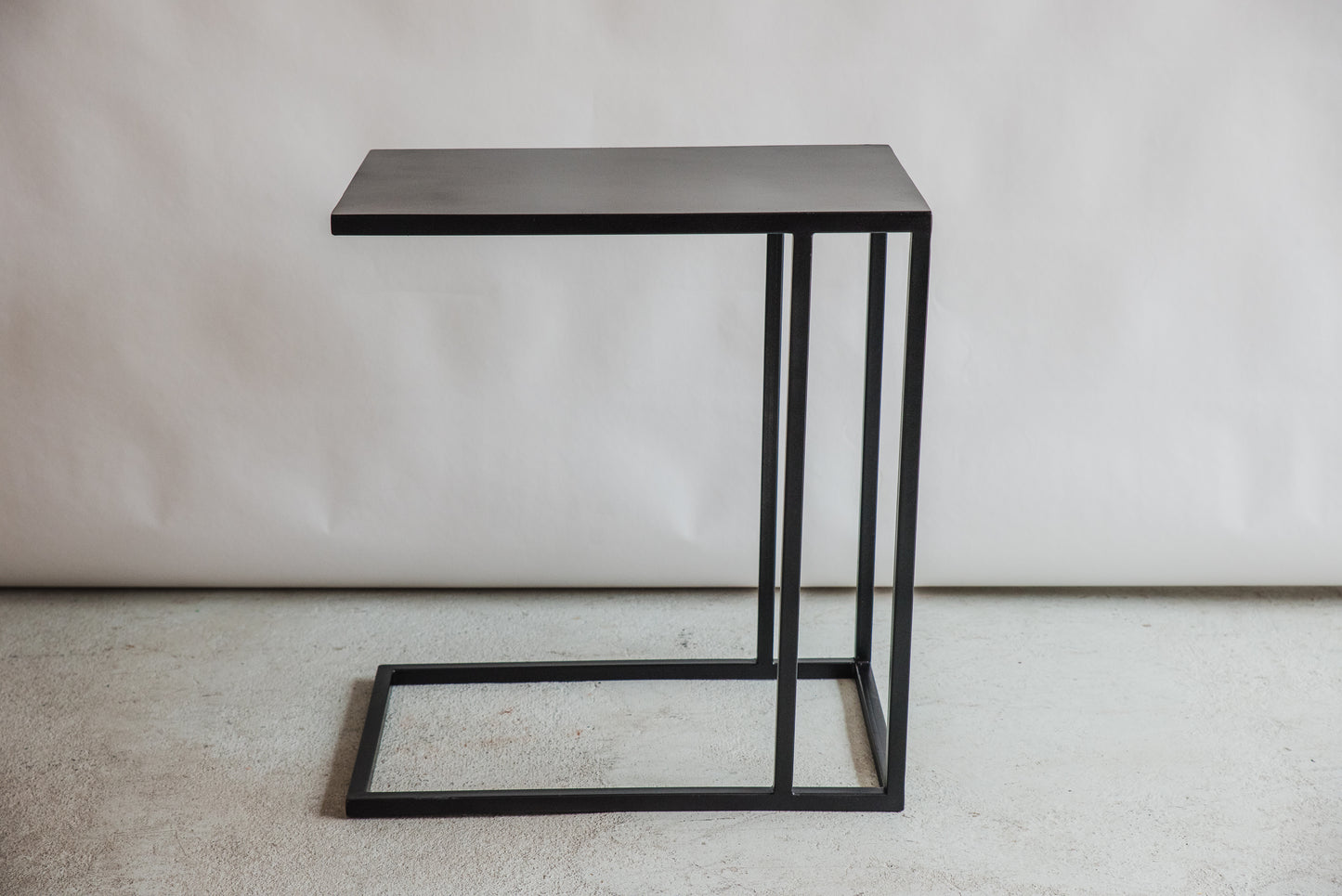 MESA METÁLICA APOYO NEGRA